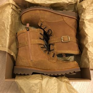 UGG 4 Big Kids Leather boots NEW